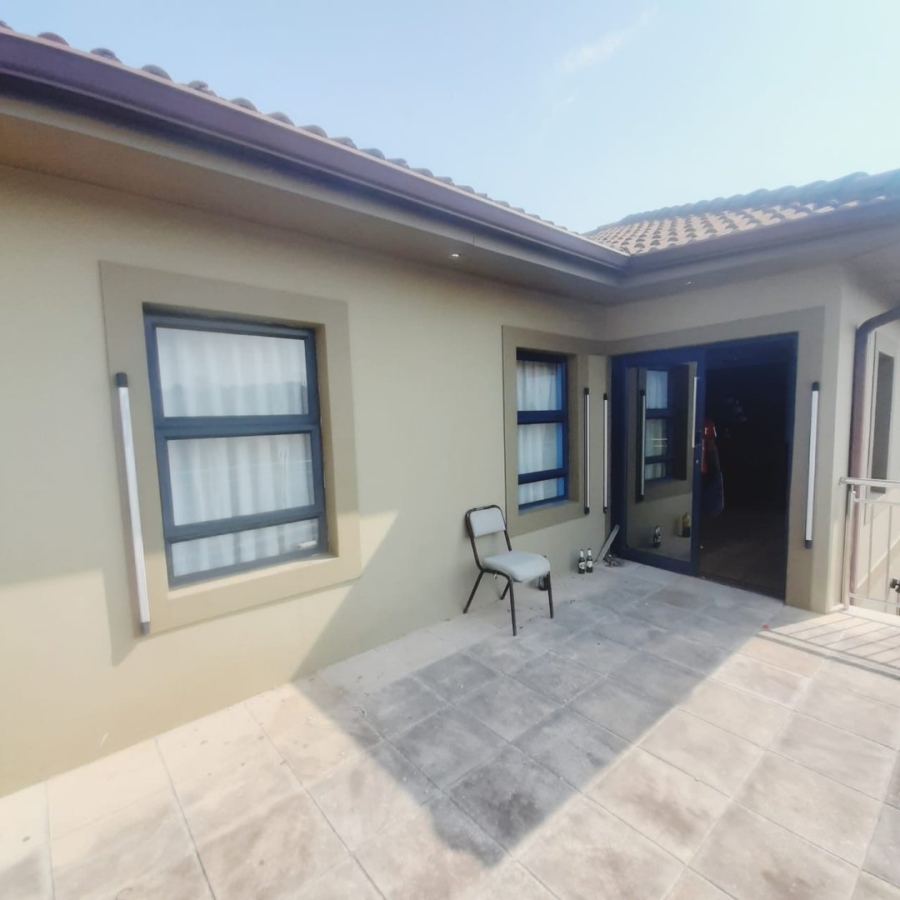 7 Bedroom Property for Sale in Amalinda Eastern Cape